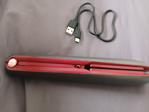 Cordless hair straighteners